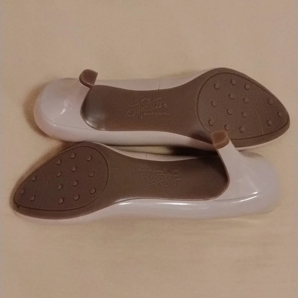 Life Stride Parigi Pumps Taupe Size 7 1/2 Wide NIB - Picture 5 of 5